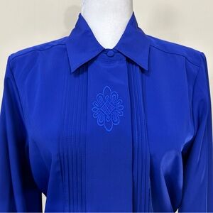 NWOT Beautiful Blue Button Up Blouse Embroidery Hidden Buttons Top Shirt 12